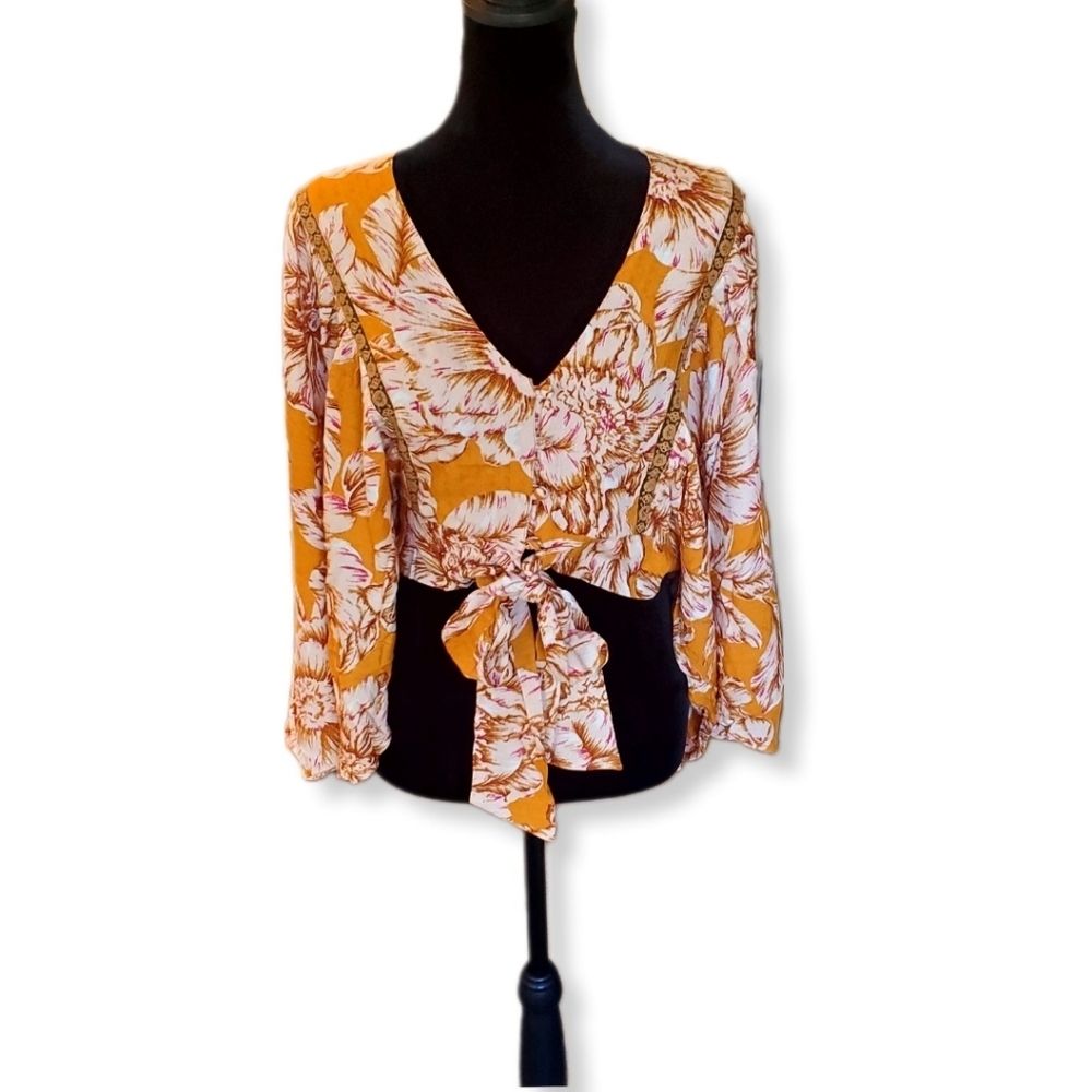 NWT Band of the Free Libby Gold Floral Bell Sleeve Top Sz S